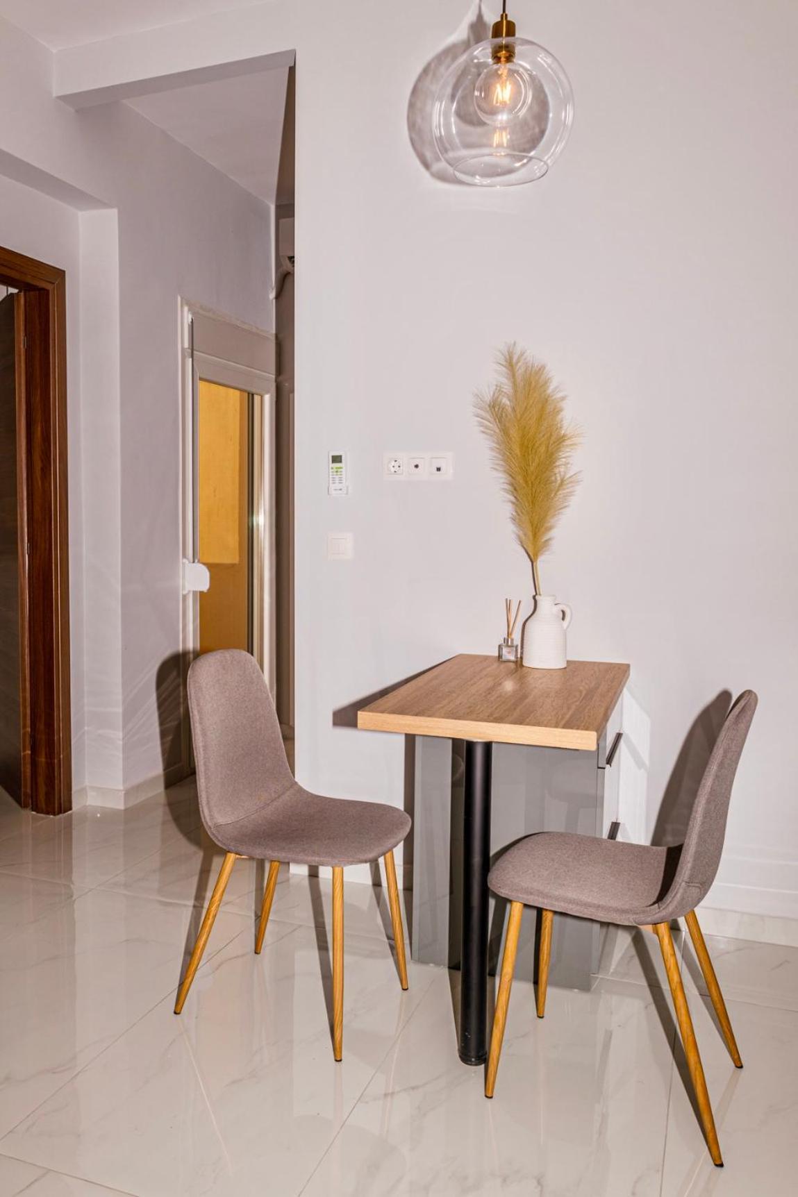 Cozy Studio In The City Center Солун Екстериор снимка