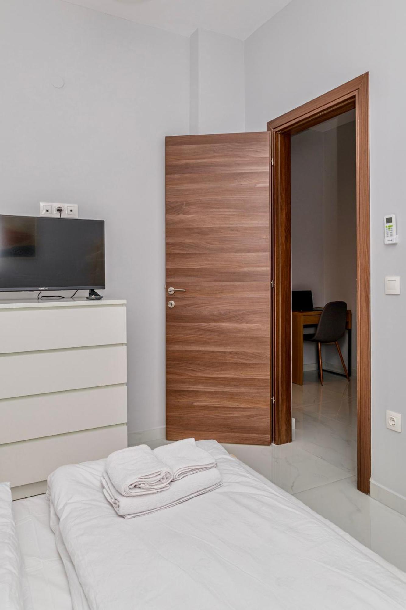 Cozy Studio In The City Center Солун Екстериор снимка